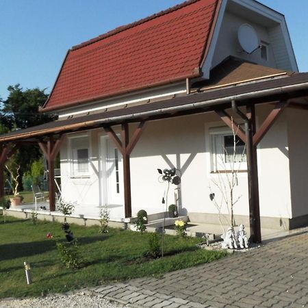 Ferienhaus Am Plattensee บาลาตอนมารีอาเฟือร์เดอ ภายนอก รูปภาพ