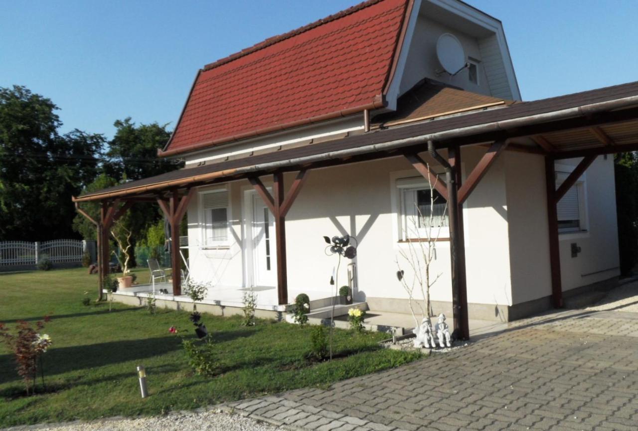 Ferienhaus Am Plattensee บาลาตอนมารีอาเฟือร์เดอ ภายนอก รูปภาพ