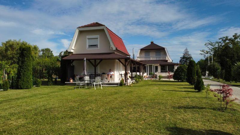 Ferienhaus Am Plattensee บาลาตอนมารีอาเฟือร์เดอ ภายนอก รูปภาพ